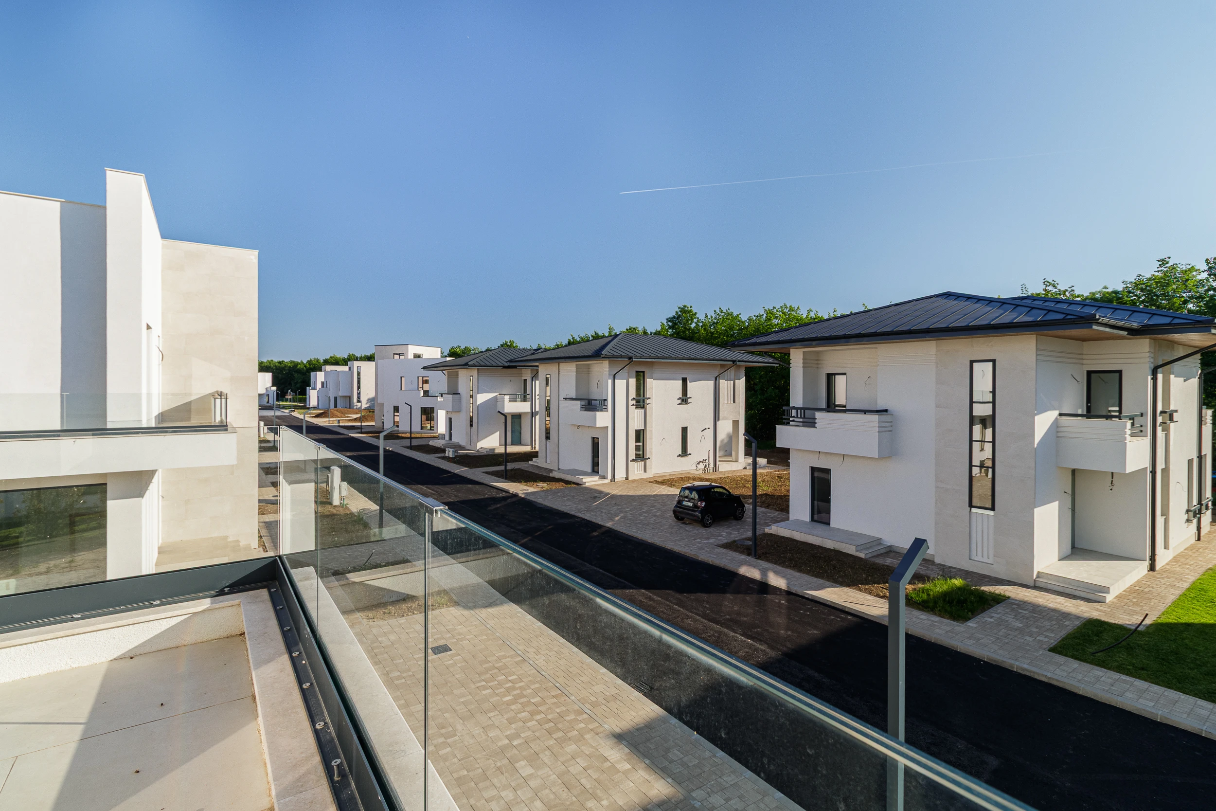 Sensi Garden — vedere de pe balcon spre strada interioară